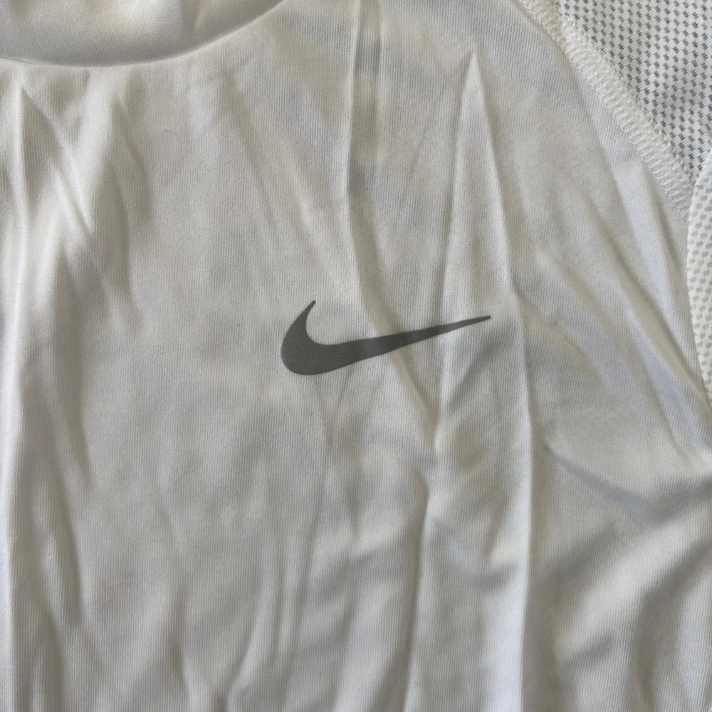 Nike Women White Dri-FIT Running Mesh Panel Short Sleeve Workout Tee Shirt M NEW